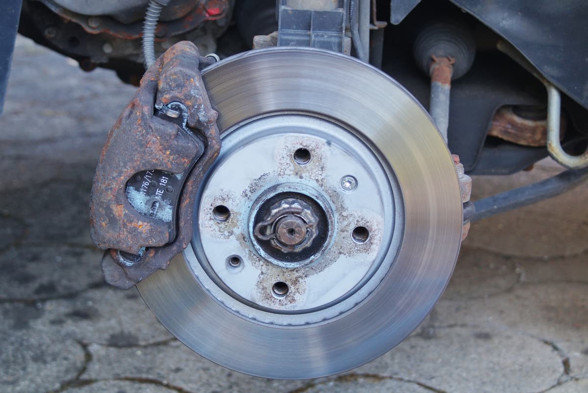 Mobile brake pad and rotor replacement in Yucca Valley California